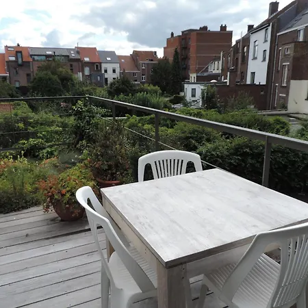 At 8 Bed & Breakfast 2*